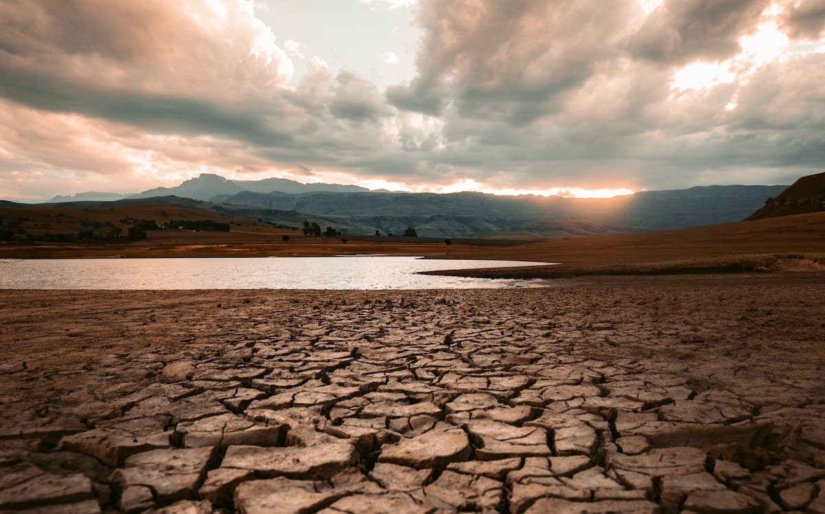 Does global warming cause droughts, drying or increased aridity?