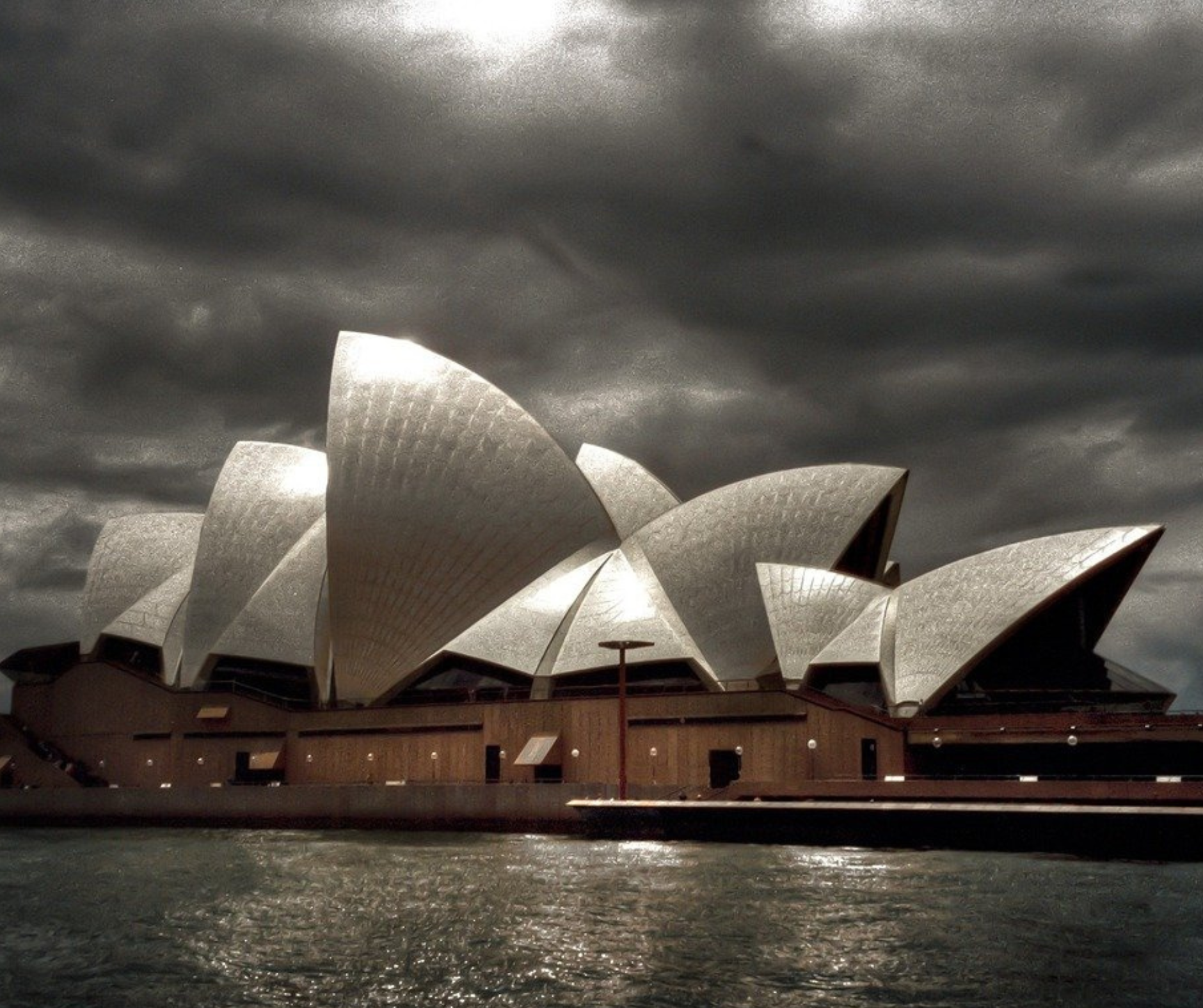 On our wettest days, stormclouds can dump 30 trillion litres of water across Australia